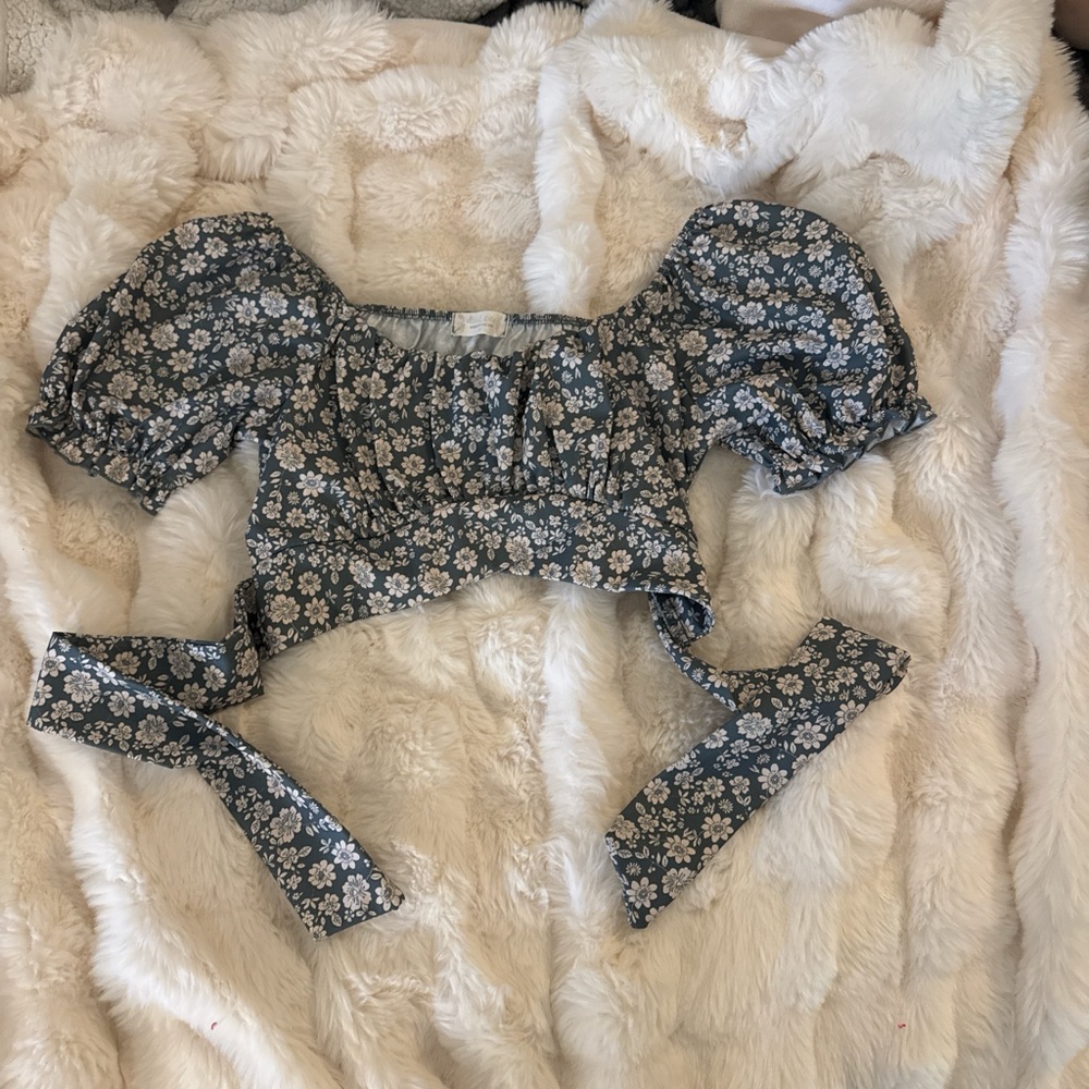 Altar'd State Blue Floral Puff Sleeve Top